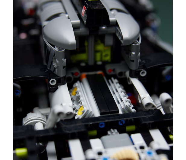 LEGO Technic 42156 PEUGEOT 9X8 24H Le Mans Hybrid Hypercar - 1091434 - zdjęcie 11